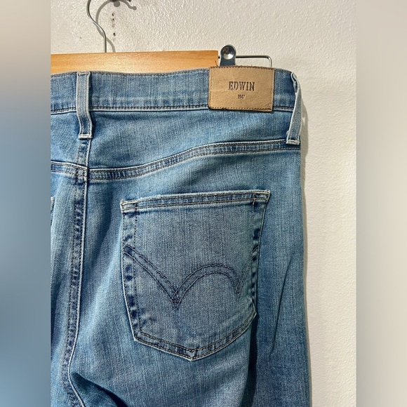EDWIN Light Wash Elin Straight Leg Crop - Size 28 (Measures 31") - Picture 7 of 13